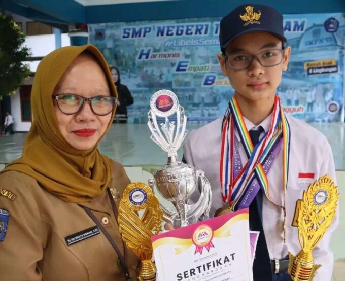 Lombok Post - Dimas Rizky Andrean Siswa SMPN 15 Mataram Koleksi 42 Medali Sains, KIni Bidik Emas OSN Nasional